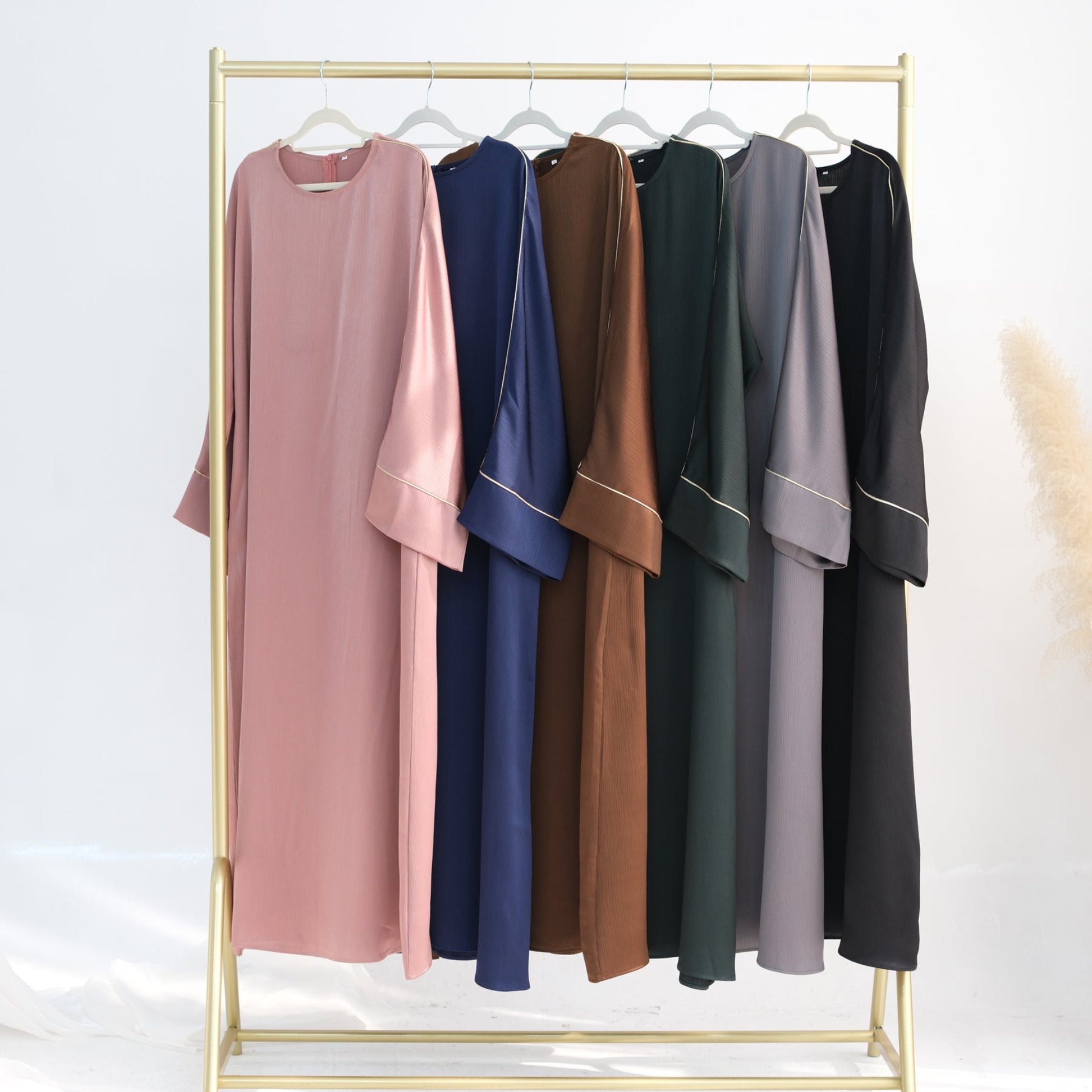 Abaya Al-Satin Al-Fakhira (عباءة الساتان الفاخرة) - Noor & Grace