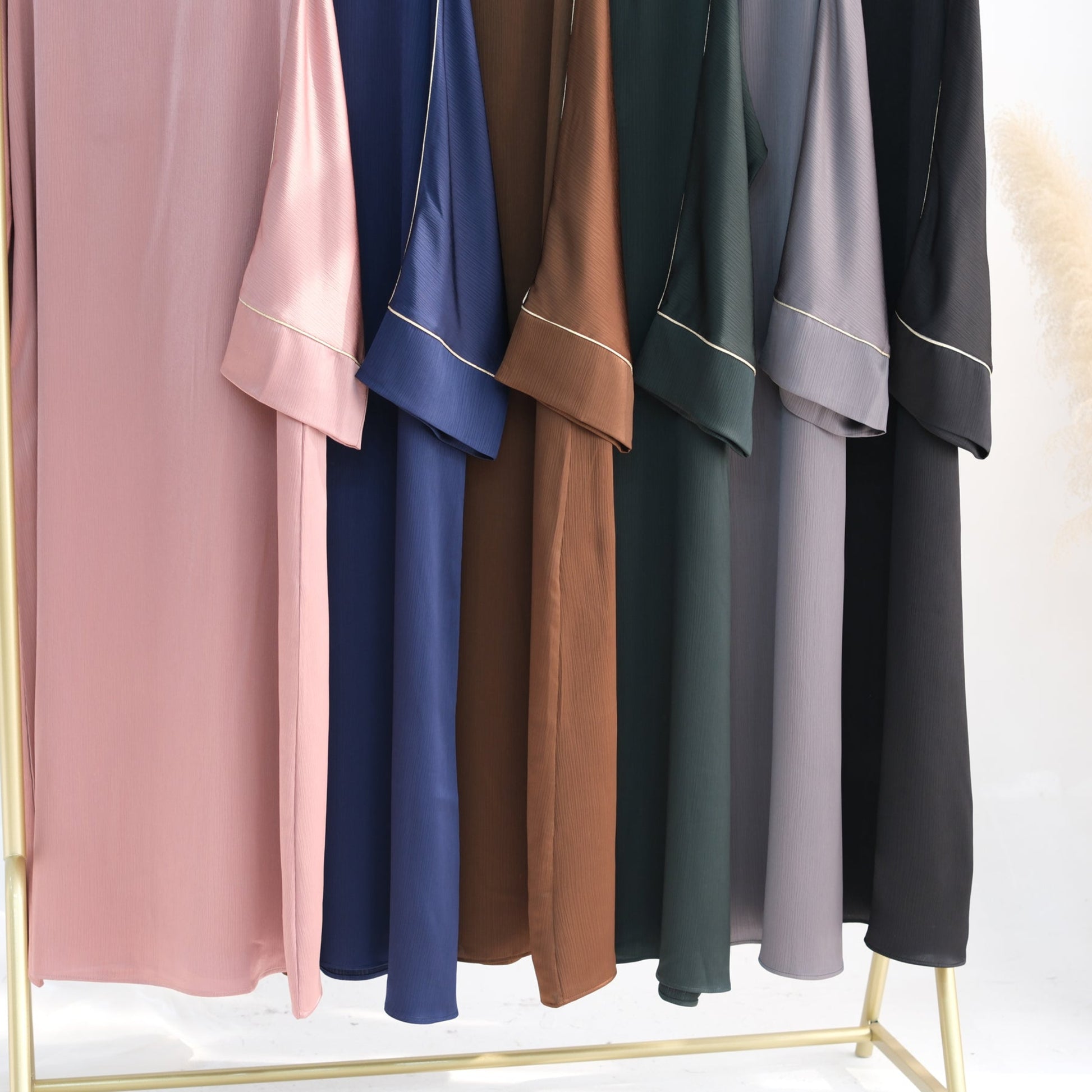 Abaya Al-Satin Al-Fakhira (عباءة الساتان الفاخرة) - Noor & Grace