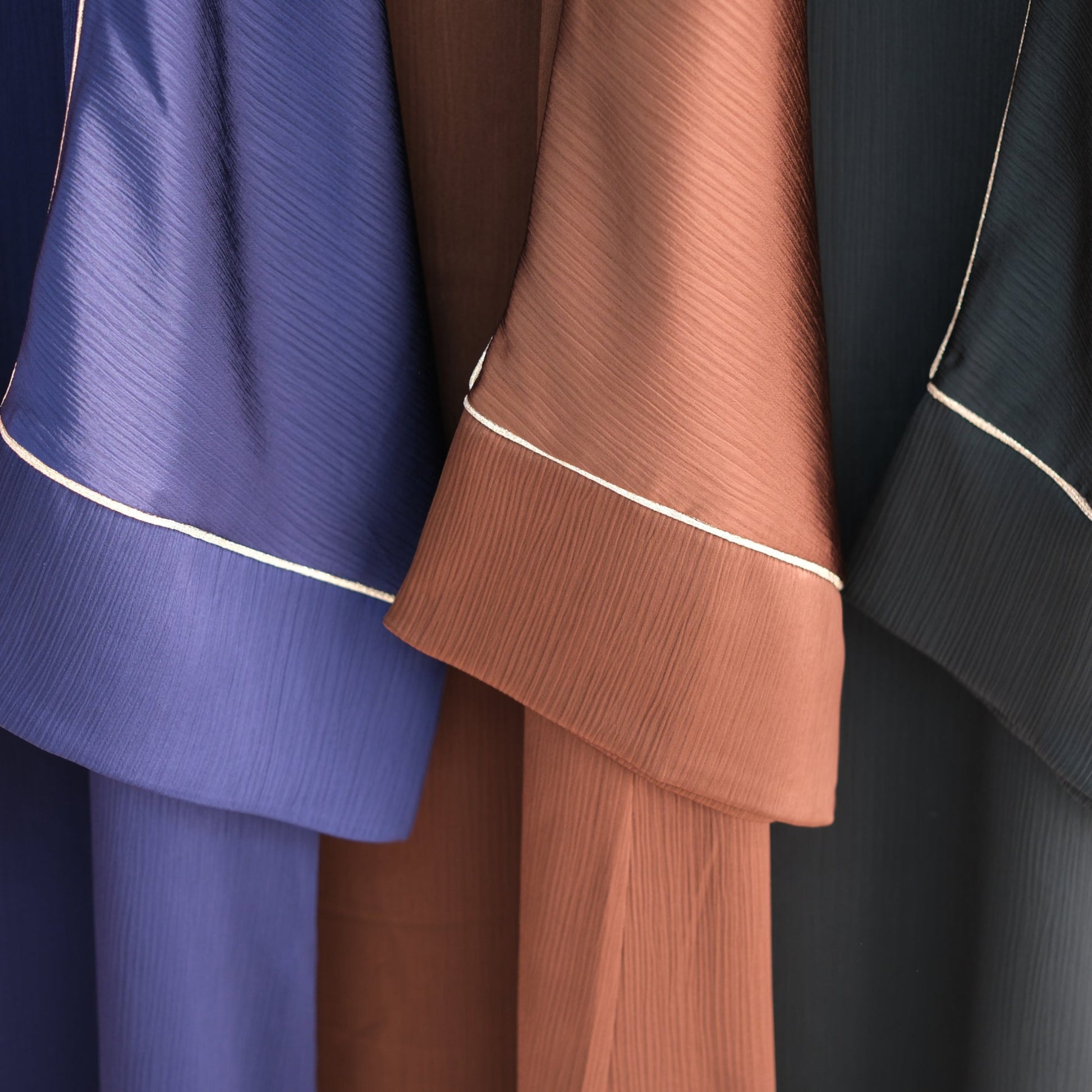 Abaya Al-Satin Al-Fakhira (عباءة الساتان الفاخرة) - Noor & Grace