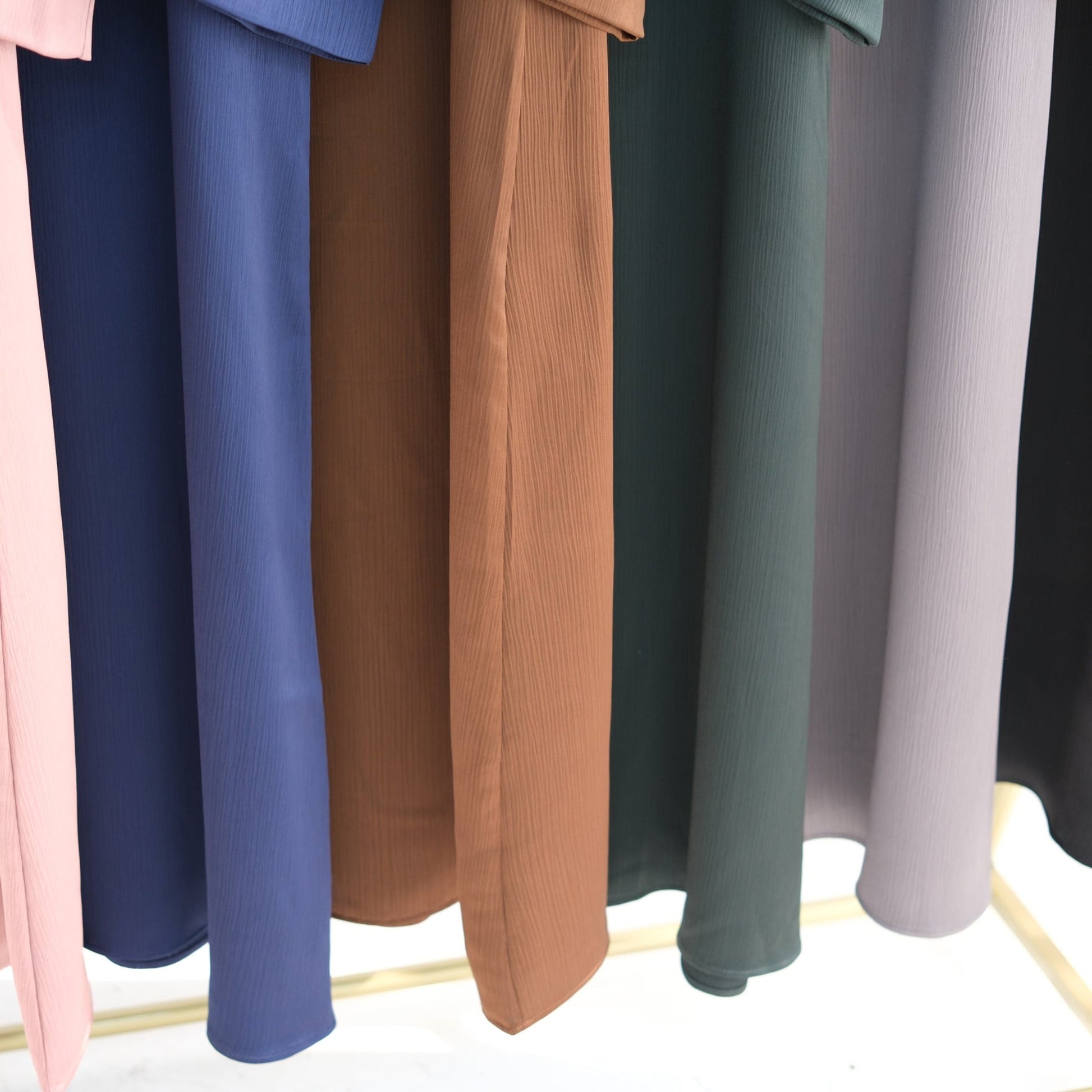 Abaya Al-Satin Al-Fakhira (عباءة الساتان الفاخرة) - Noor & Grace