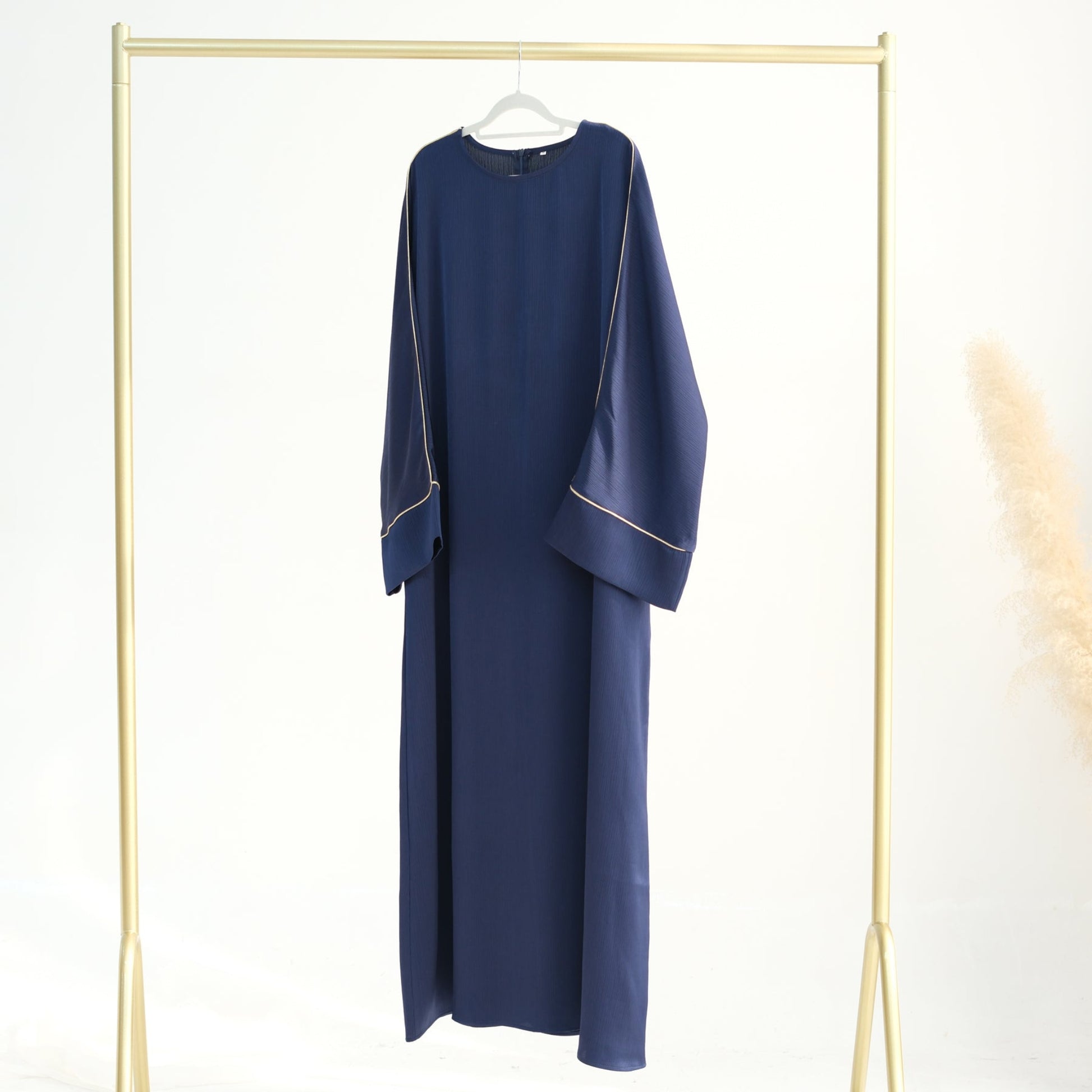 Abaya Al-Satin Al-Fakhira (عباءة الساتان الفاخرة) - Noor & Grace