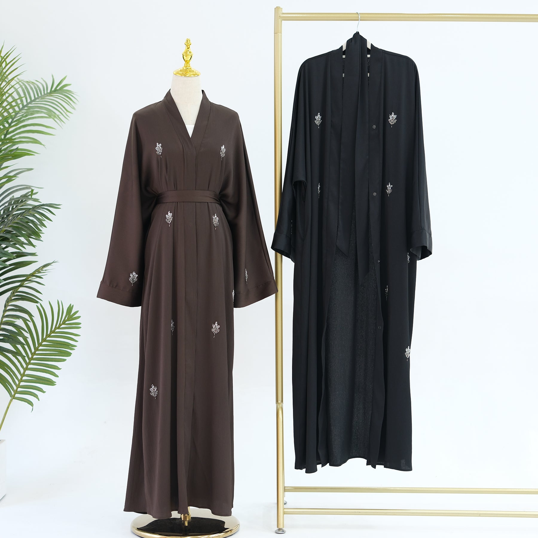 files/Abaya-Awrak-Al-Anaaqa-Noor-Grace-34897617387778.jpg