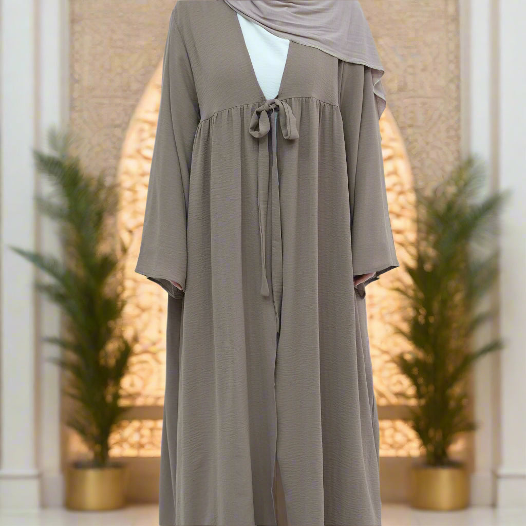 Abaya Oqdah Al-Jamal (عباءة عقدة الجمال) - Noor & Grace