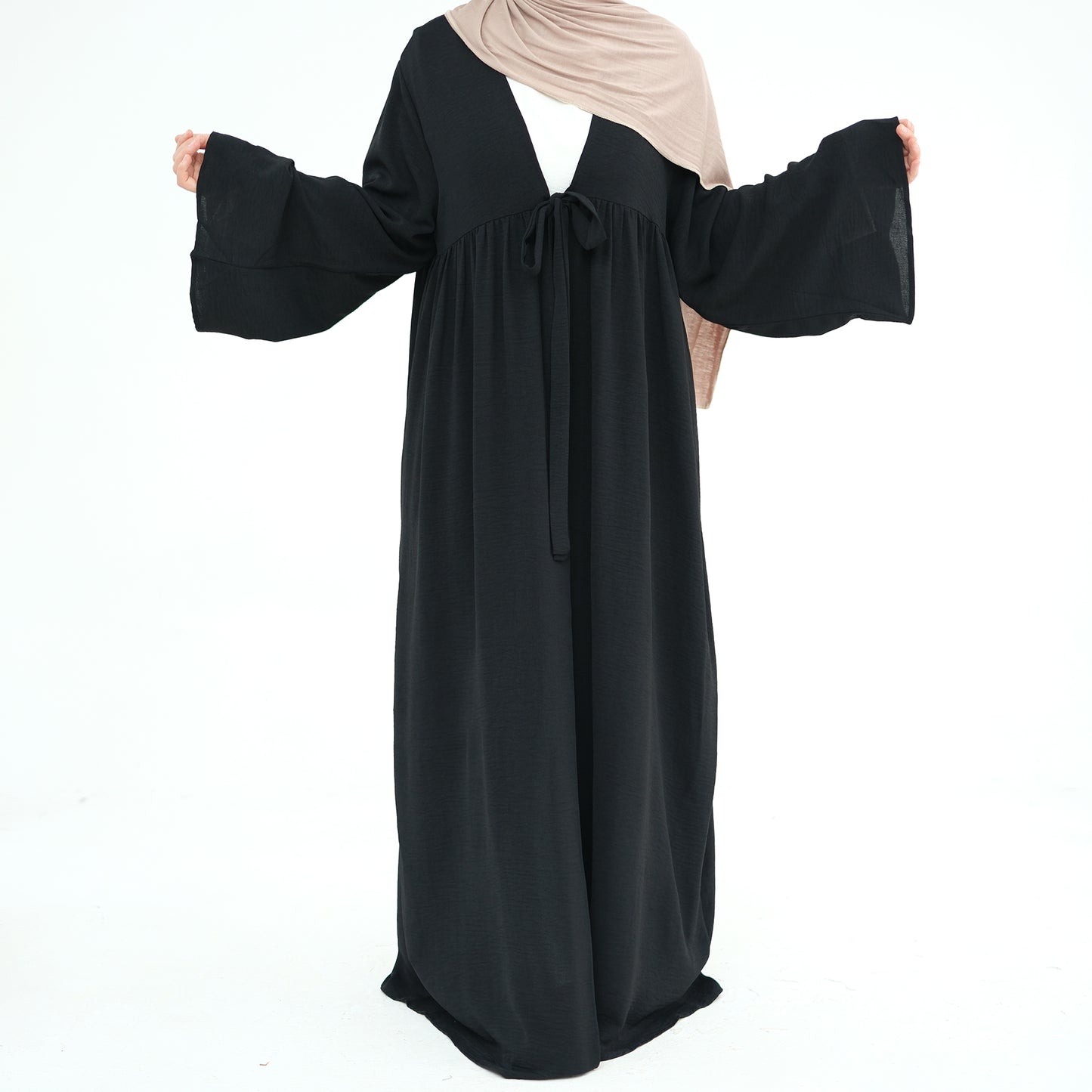 Abaya Oqdah Al-Jamal (عباءة عقدة الجمال)