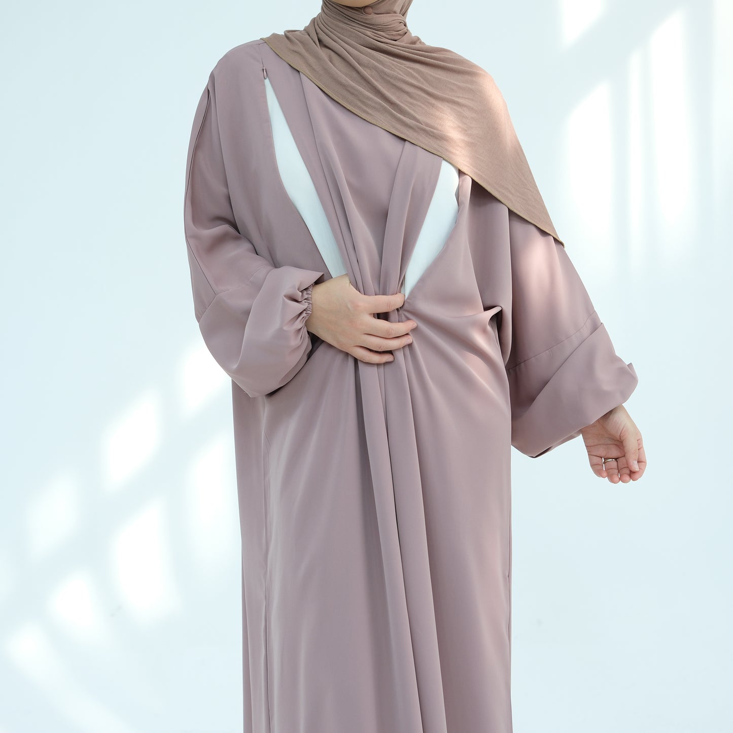 Rafeeqah Nursing Abaya (عباية رفيقة للرضاعة) - Noor & Grace