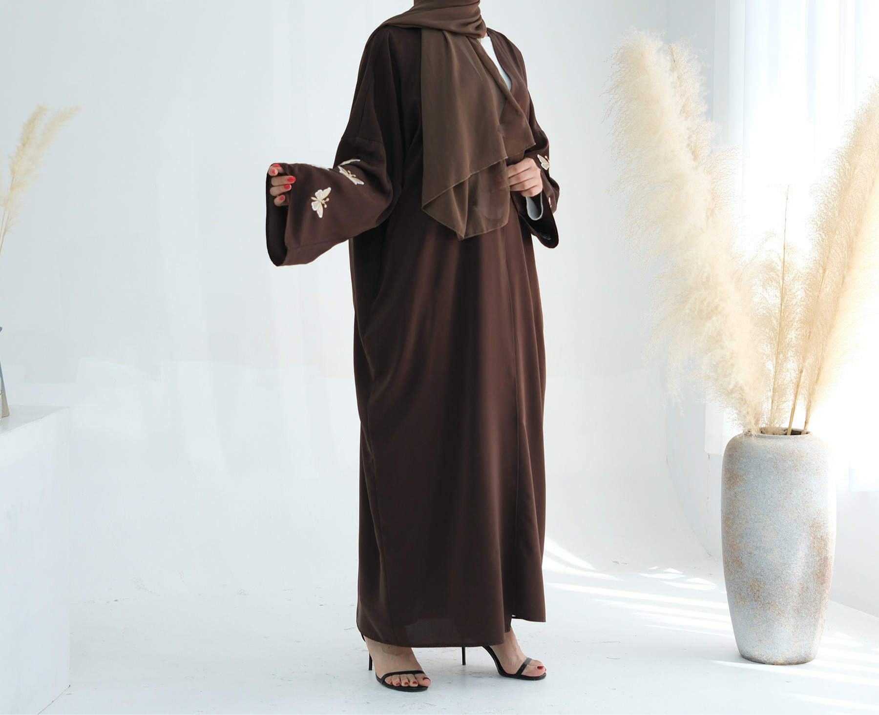 Abayat al‑Farashah Dubai (عباءة الفراشةدبي) - Noor & Grace