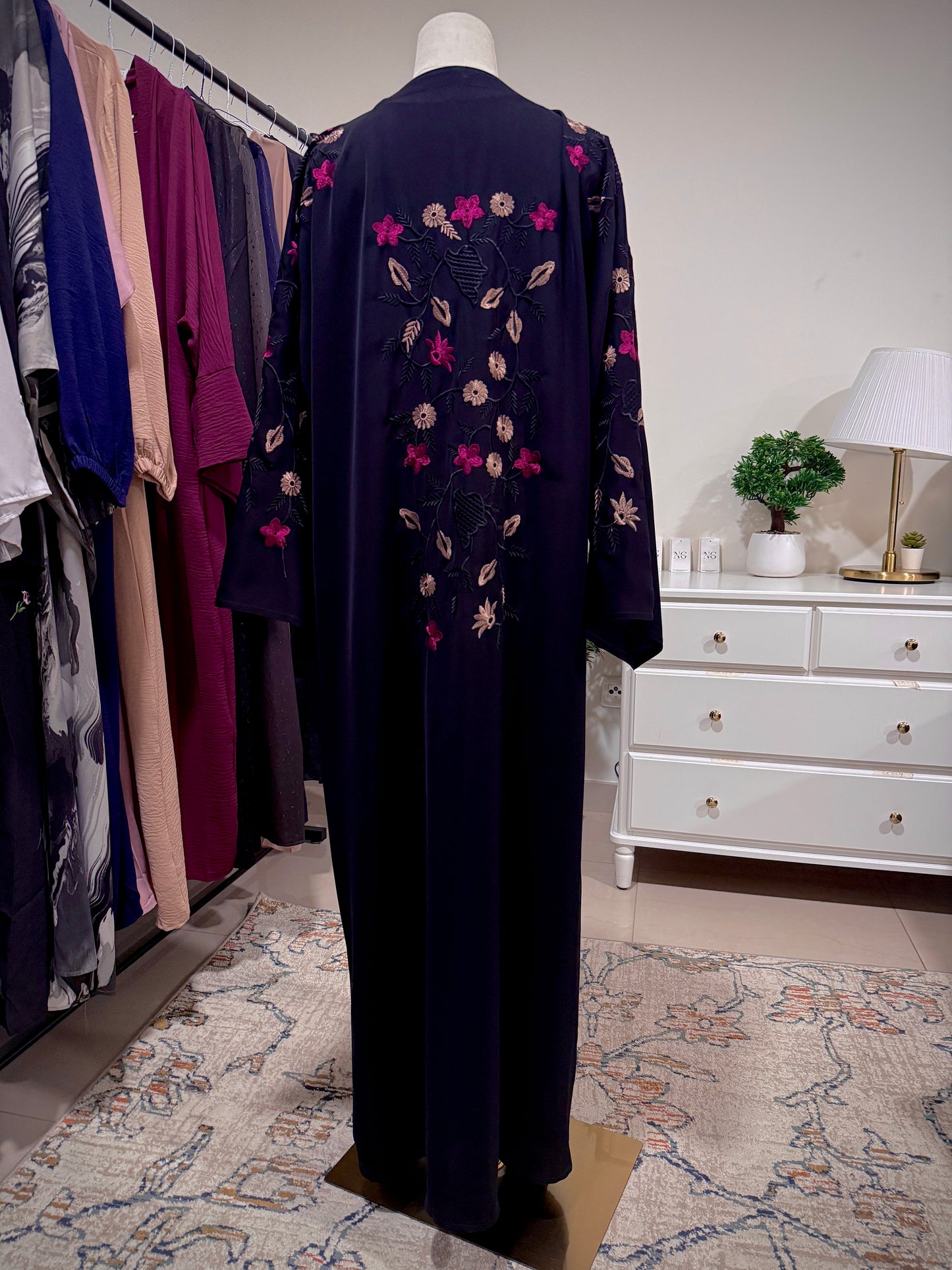 Haneen Abaya
 (عباية حنين)