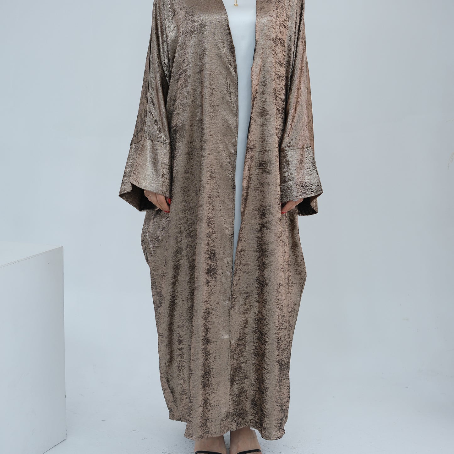 Abaya Al-Anaaqa Al-Lami'a (عباءة الأناقة اللامعة) - Noor & Grace
