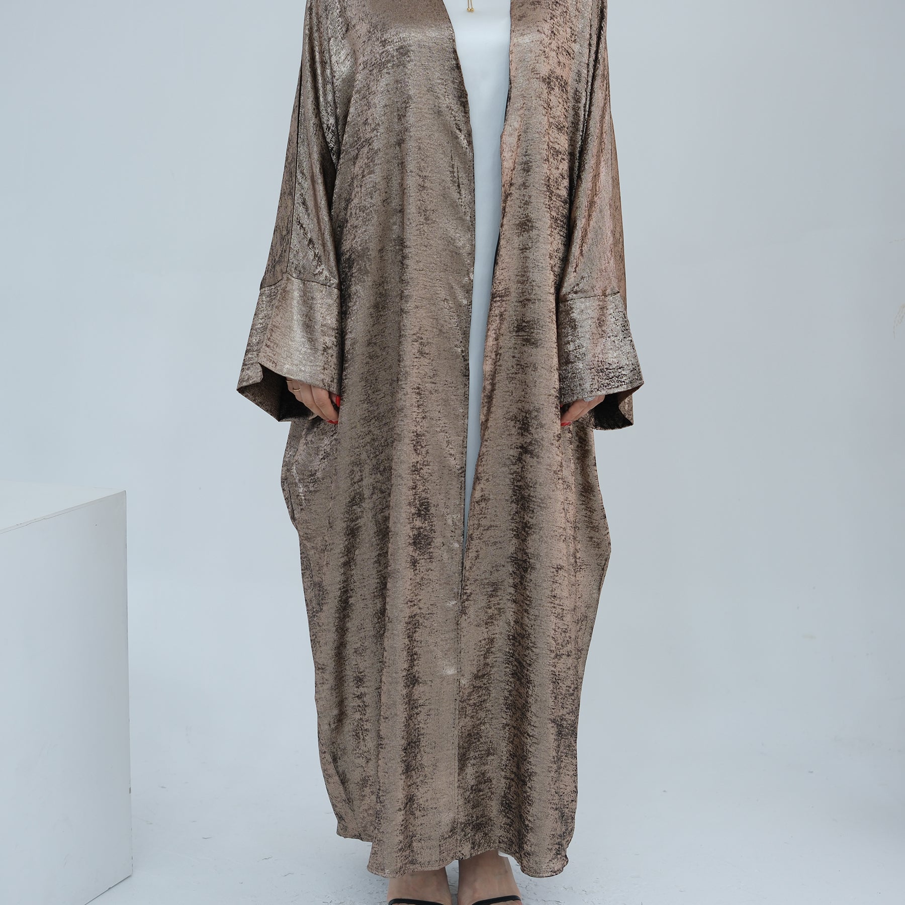 Abaya Al-Anaaqa Al-Lami'a (عباءة الأناقة اللامعة) - Noor & Grace