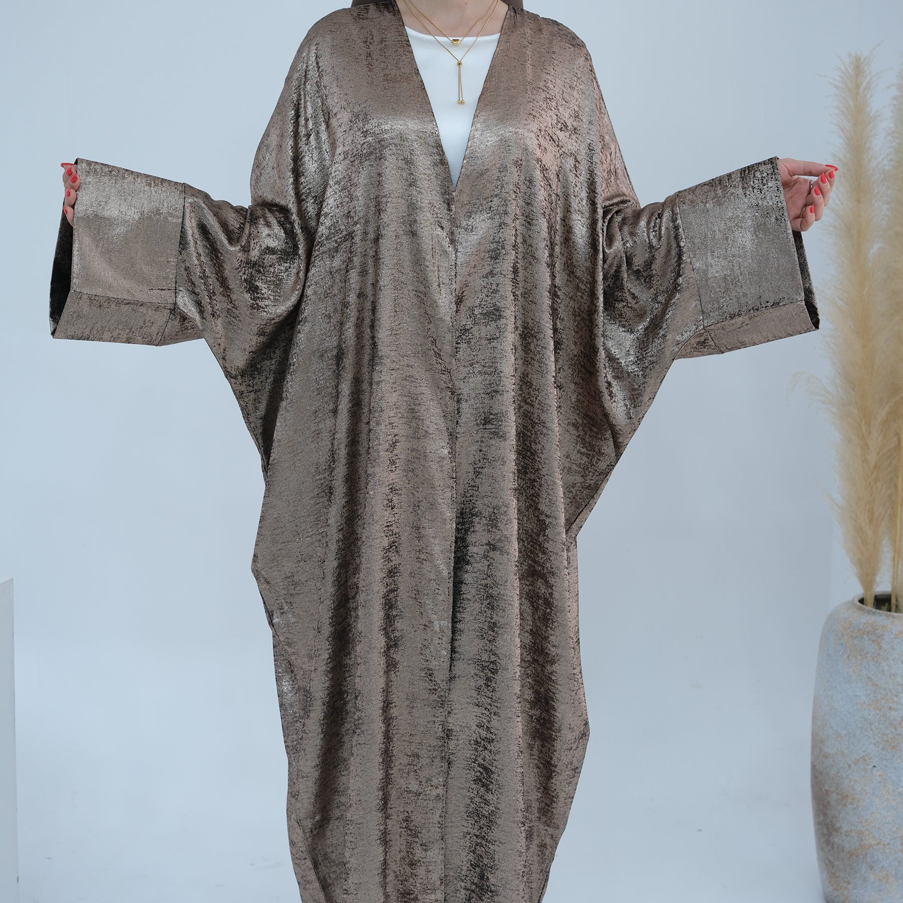 Abaya Al-Anaaqa Al-Lami'a (عباءة الأناقة اللامعة) - Noor & Grace