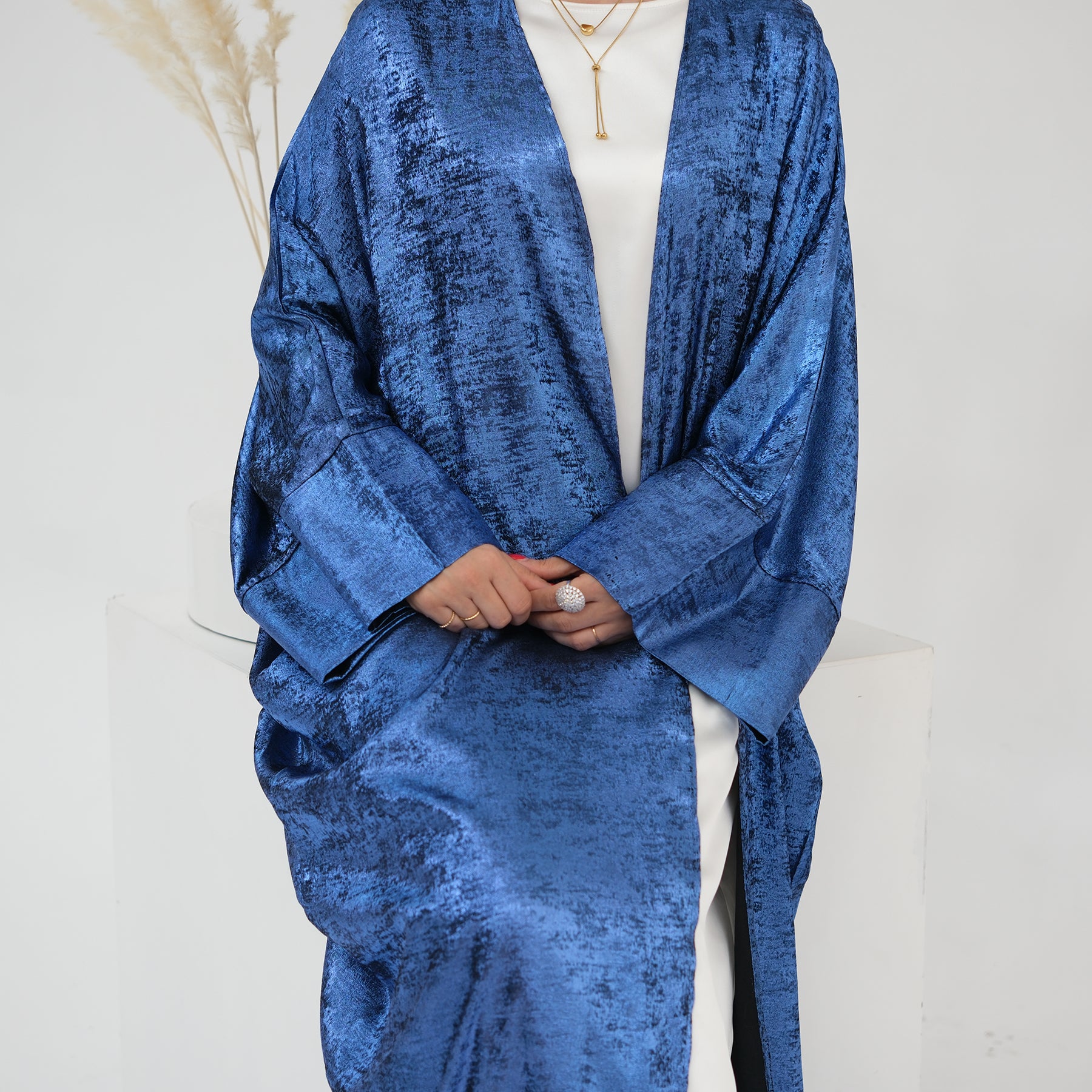 Abaya Al-Anaaqa Al-Lami'a (عباءة الأناقة اللامعة) - Noor & Grace