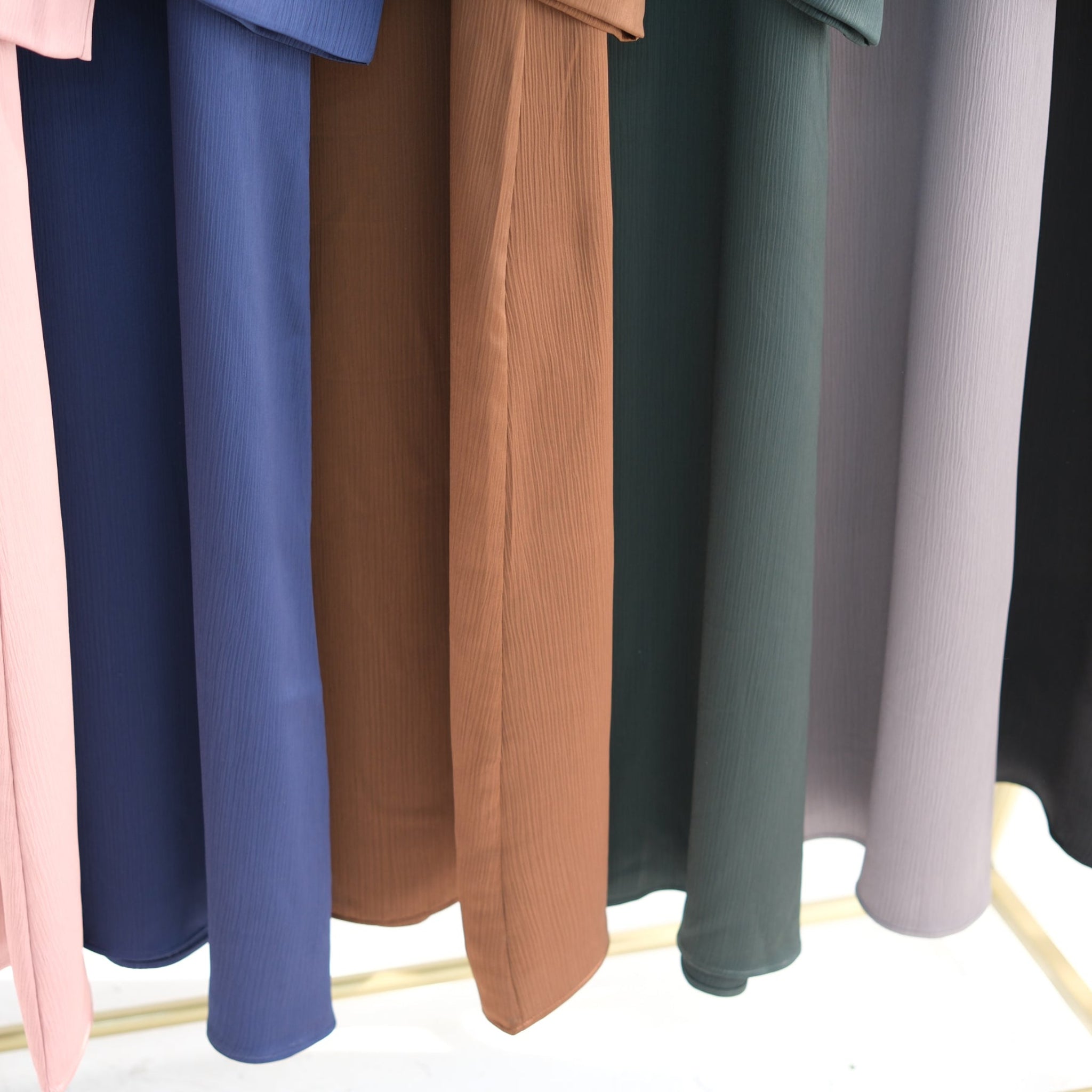 Abaya Al-Satin Al-Fakhira (عباءة الساتان الفاخرة) - Noor & Grace