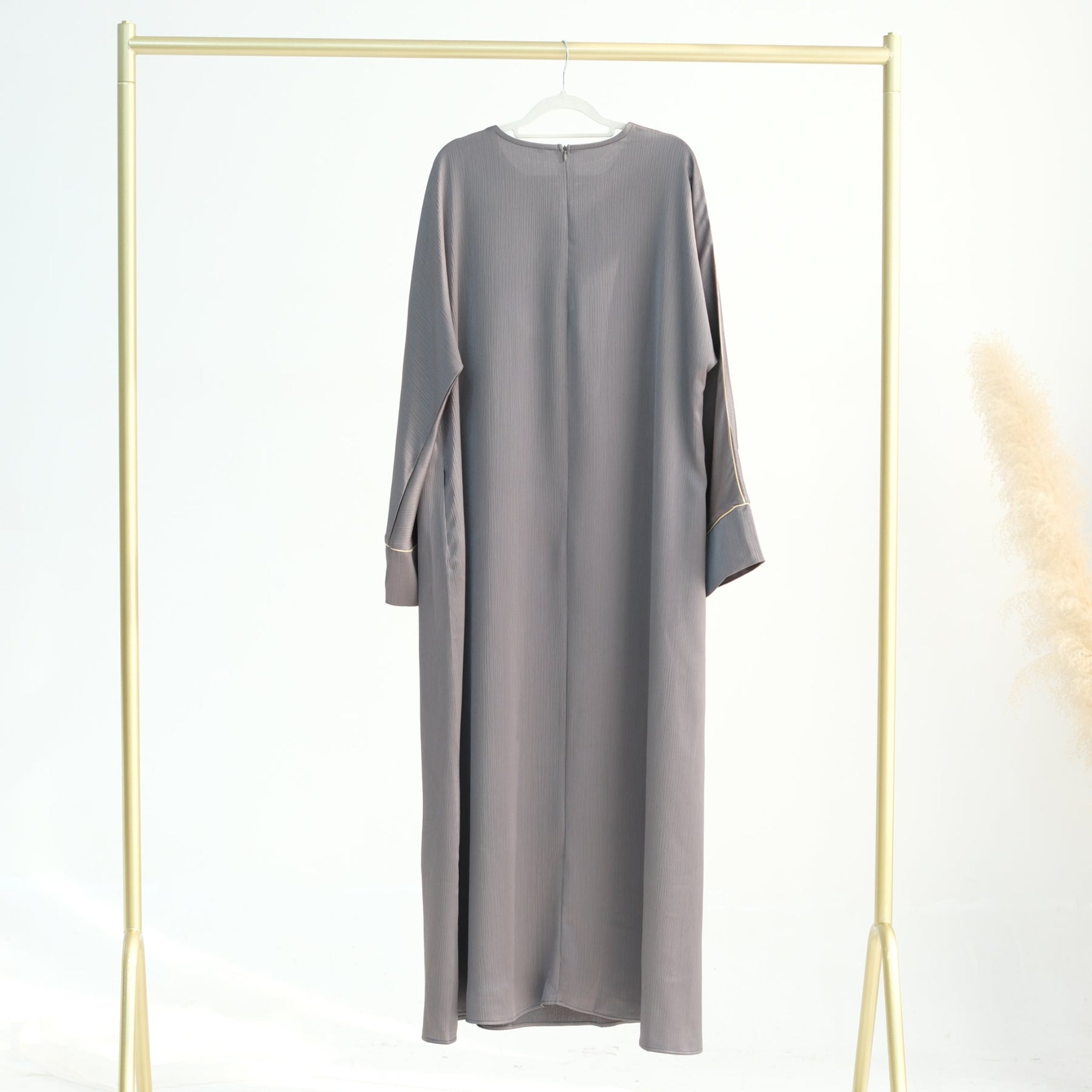 files/Abaya-Al-Satin-Al-Fakhira-Noor-Grace-34897622237442.jpg