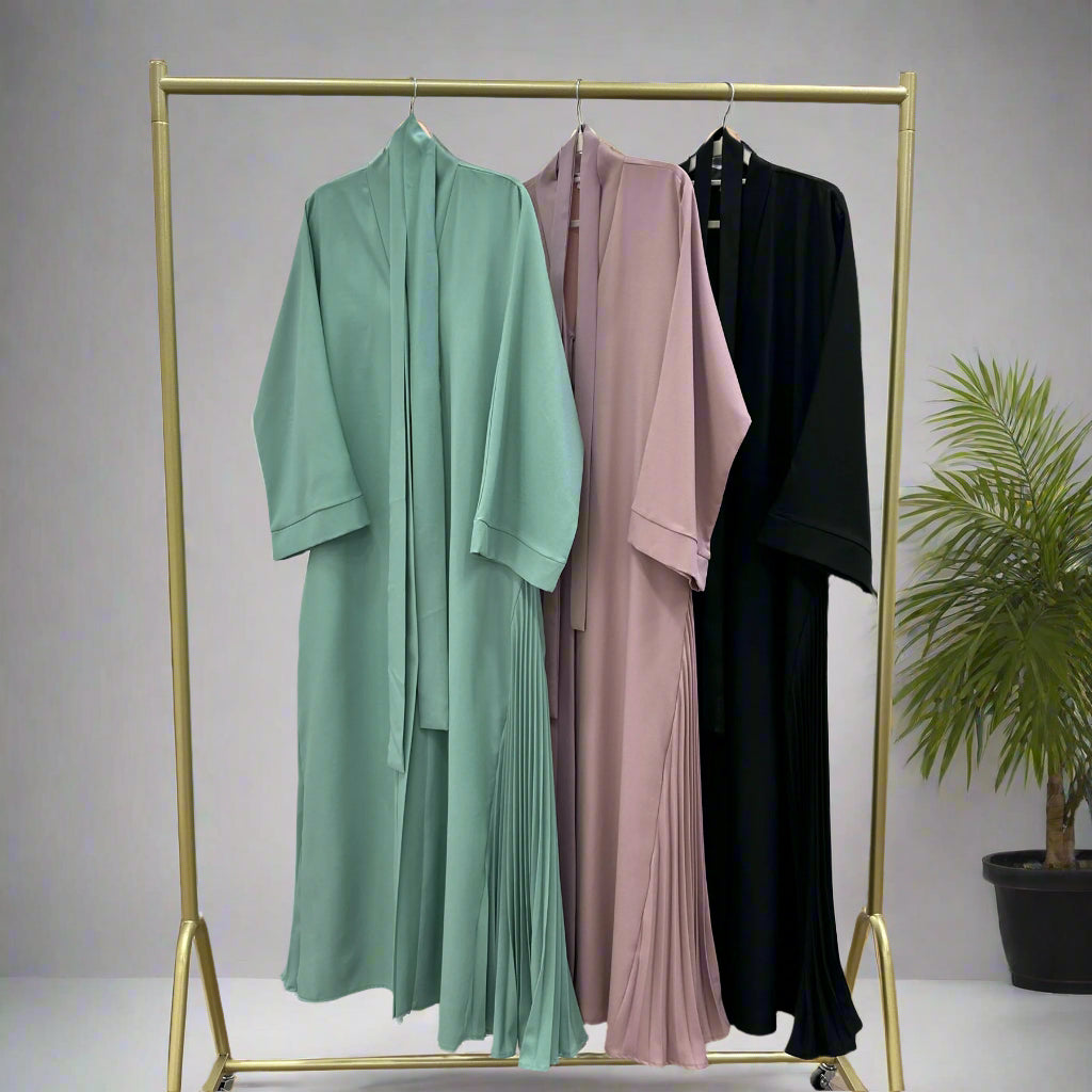 Abaya Al-Tayyat Al-Aneeqa (عباءة الطيات الأنيقة) - Noor & Grace