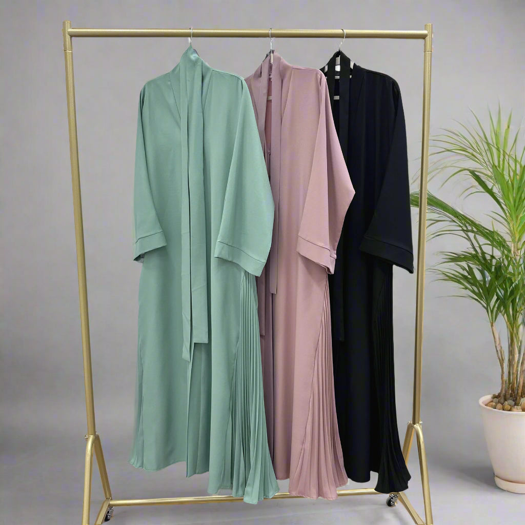 Abaya Al-Tayyat Al-Aneeqa (عباءة الطيات الأنيقة) - Noor & Grace