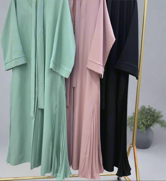 Abaya Al-Tayyat Al-Aneeqa (عباءة الطيات الأنيقة) - Noor & Grace