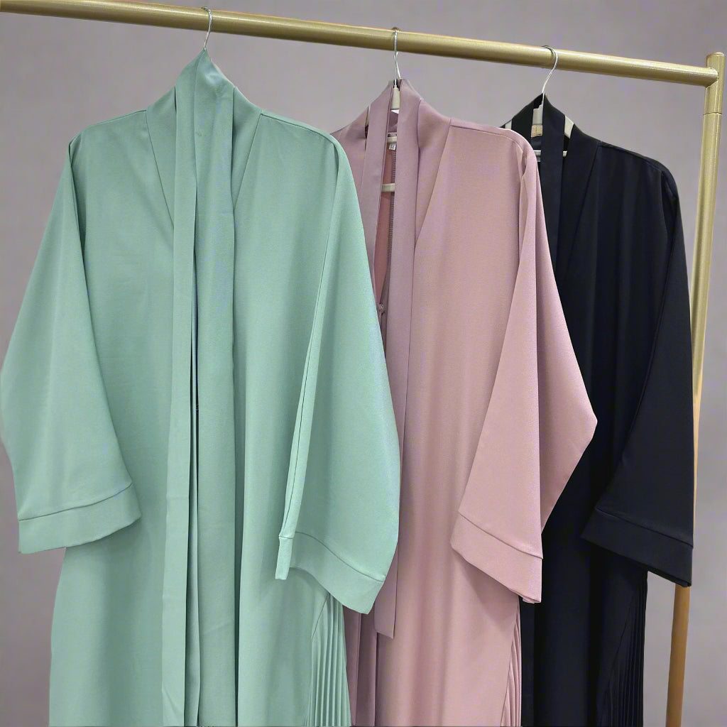 Abaya Al-Tayyat Al-Aneeqa (عباءة الطيات الأنيقة) - Noor & Grace