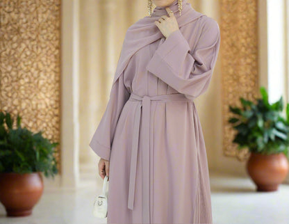 Abaya Al-Tayyat Al-Aneeqa (عباءة الطيات الأنيقة) - Noor & Grace