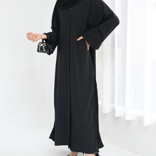 Abaya Al-Tayyat Al-Aneeqa (عباءة الطيات الأنيقة) - Noor & Grace