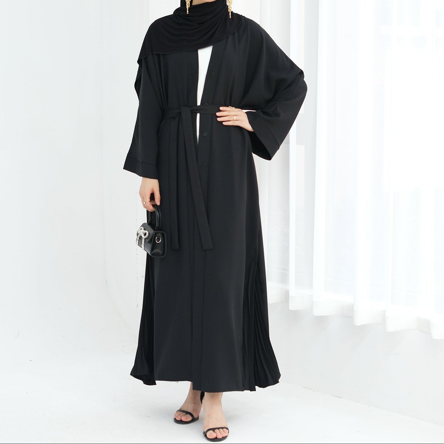 Abaya Al-Tayyat Al-Aneeqa (عباءة الطيات الأنيقة) - Noor & Grace
