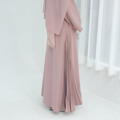 Abaya Al-Tayyat Al-Aneeqa (عباءة الطيات الأنيقة) - Noor & Grace