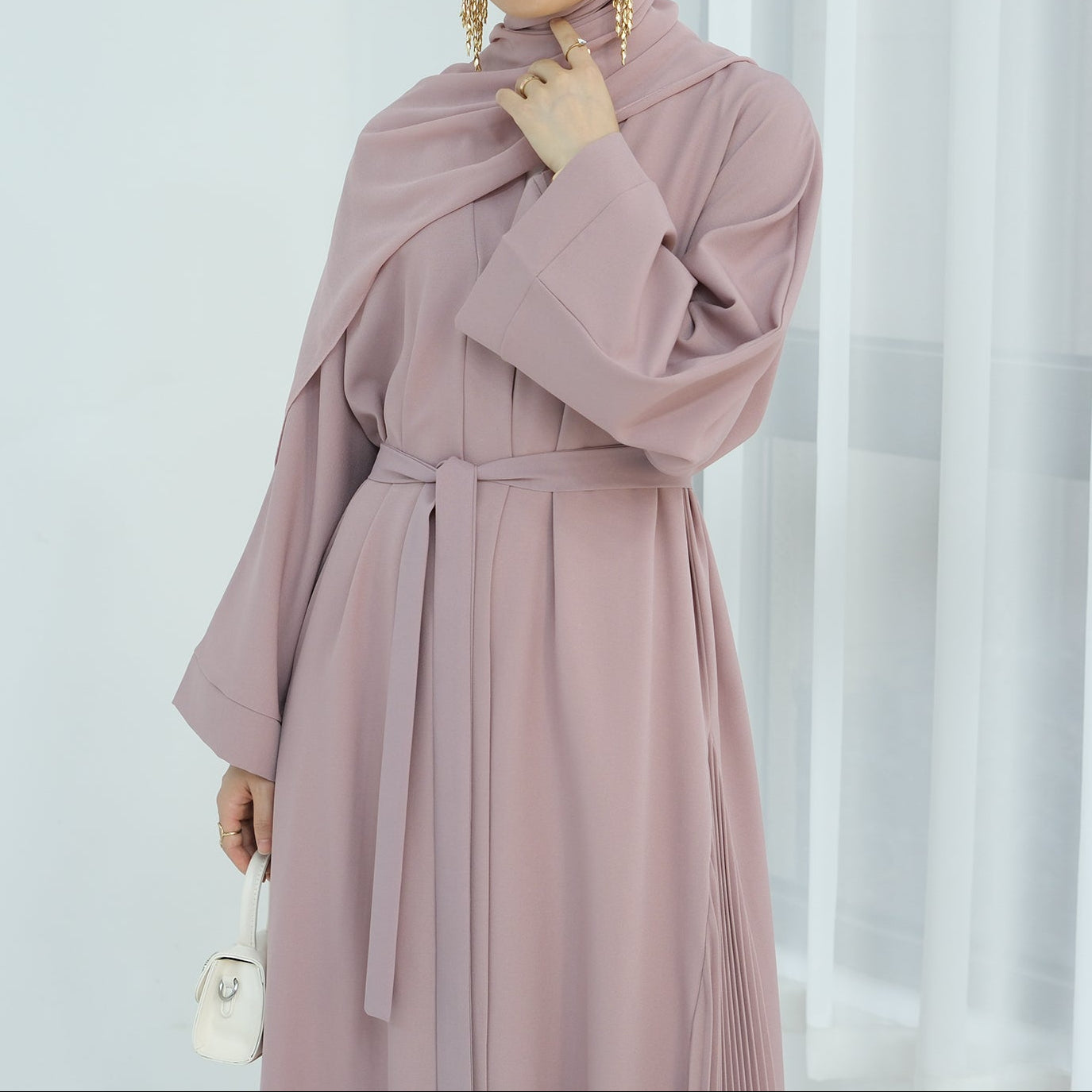 Abaya Al-Tayyat Al-Aneeqa (عباءة الطيات الأنيقة) - Noor & Grace