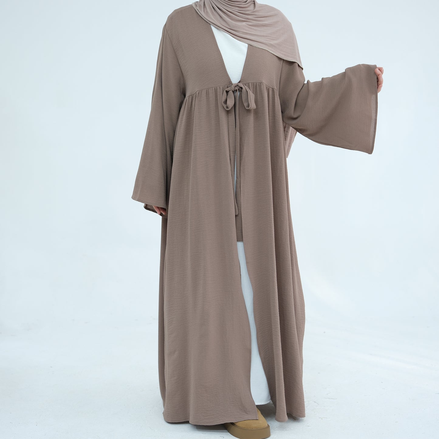 Abaya Oqdah Al-Jamal (عباءة عقدة الجمال)