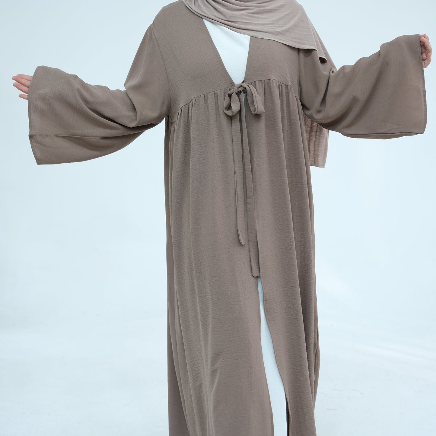 Abaya Oqdah Al-Jamal (عباءة عقدة الجمال)