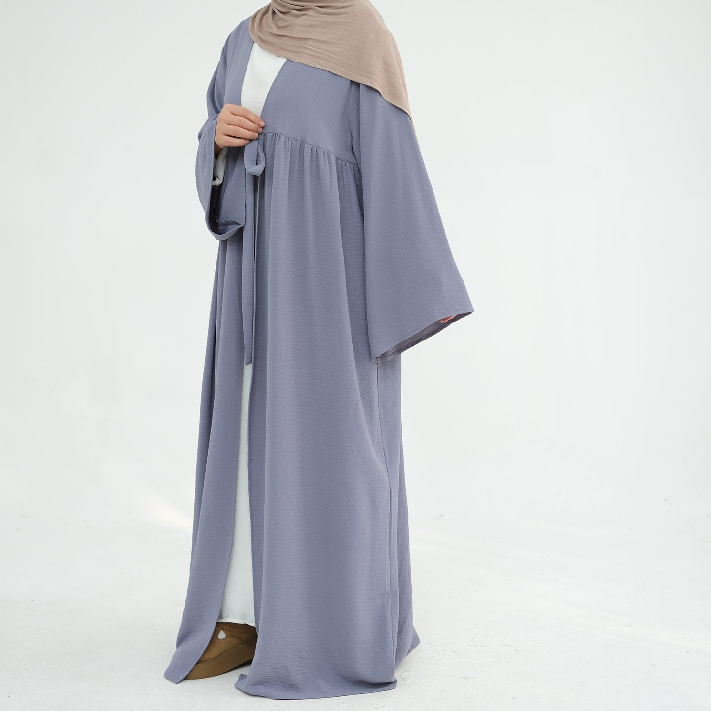 Abaya Oqdah Al-Jamal (عباءة عقدة الجمال)