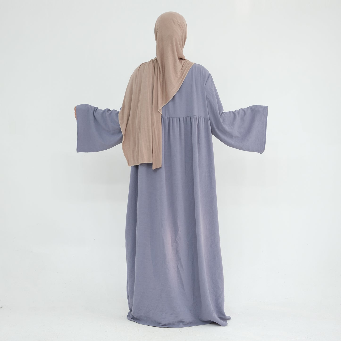 Abaya Oqdah Al-Jamal (عباءة عقدة الجمال)