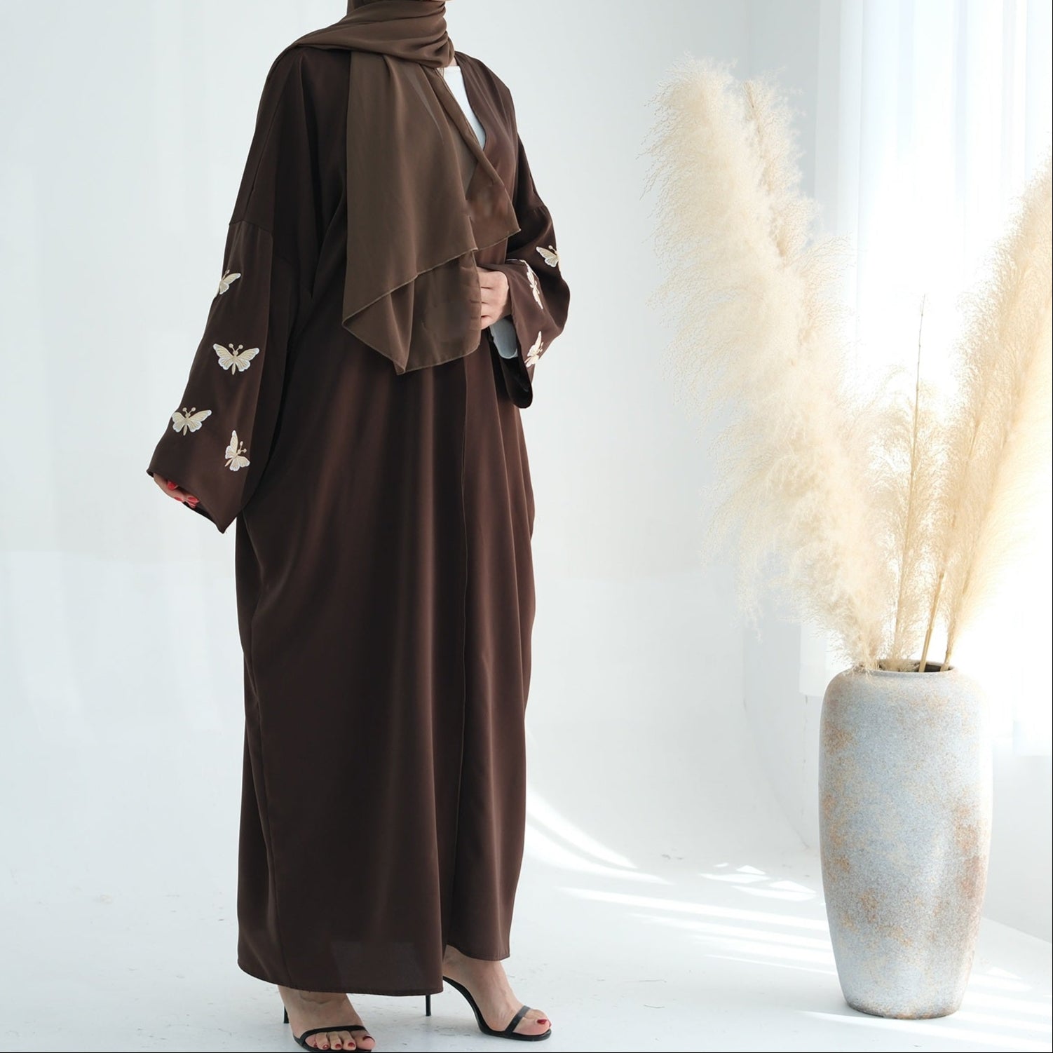 Abayat al‑Farashah Dubai (عباءة الفراشةدبي) - Noor & Grace