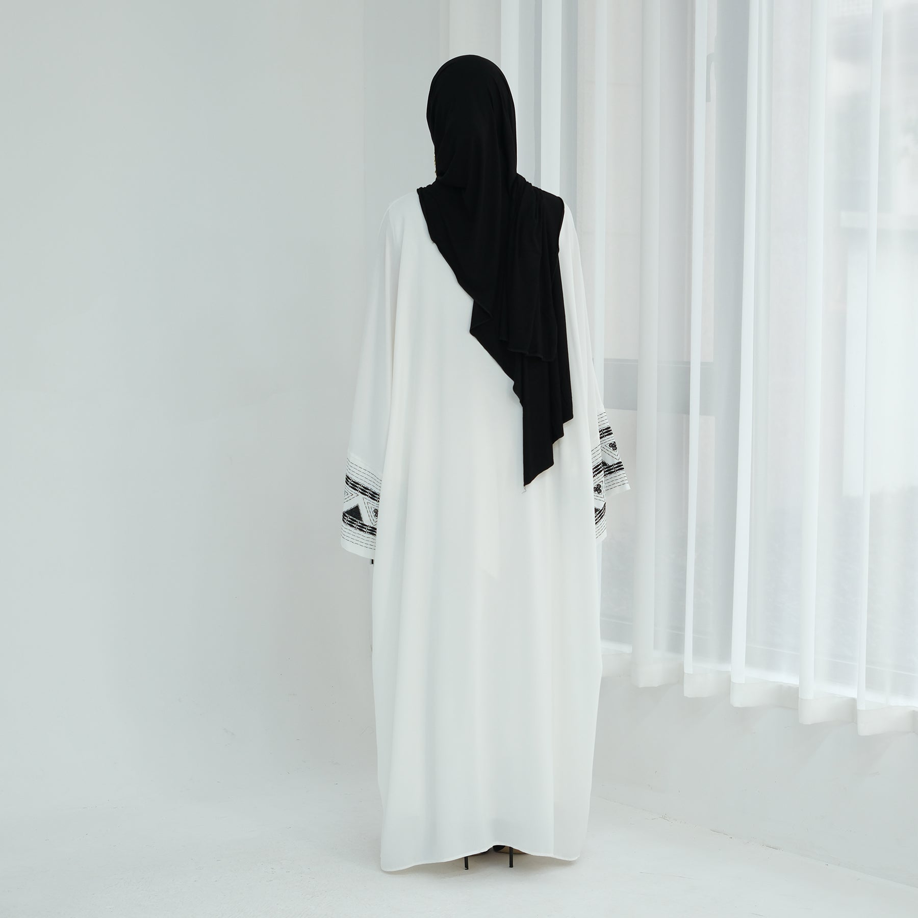 AlLayaliPremiumEmbroideredCuffAbaya_Noor_GraceWhite6