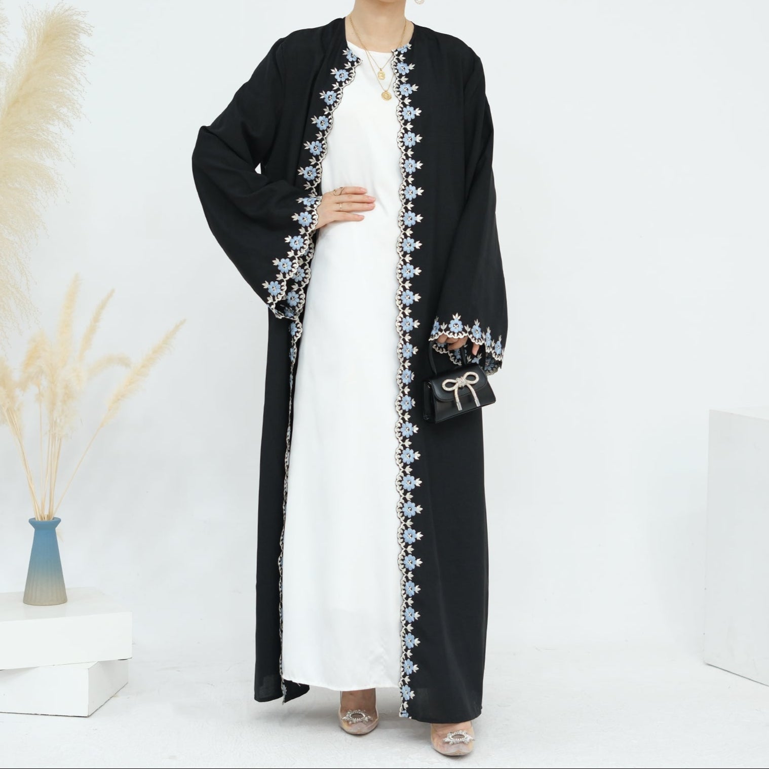 Al Layl Midnight Embroidered Black Abaya (عباية الليل المطرزة باللون الأسود) - Noor & Grace