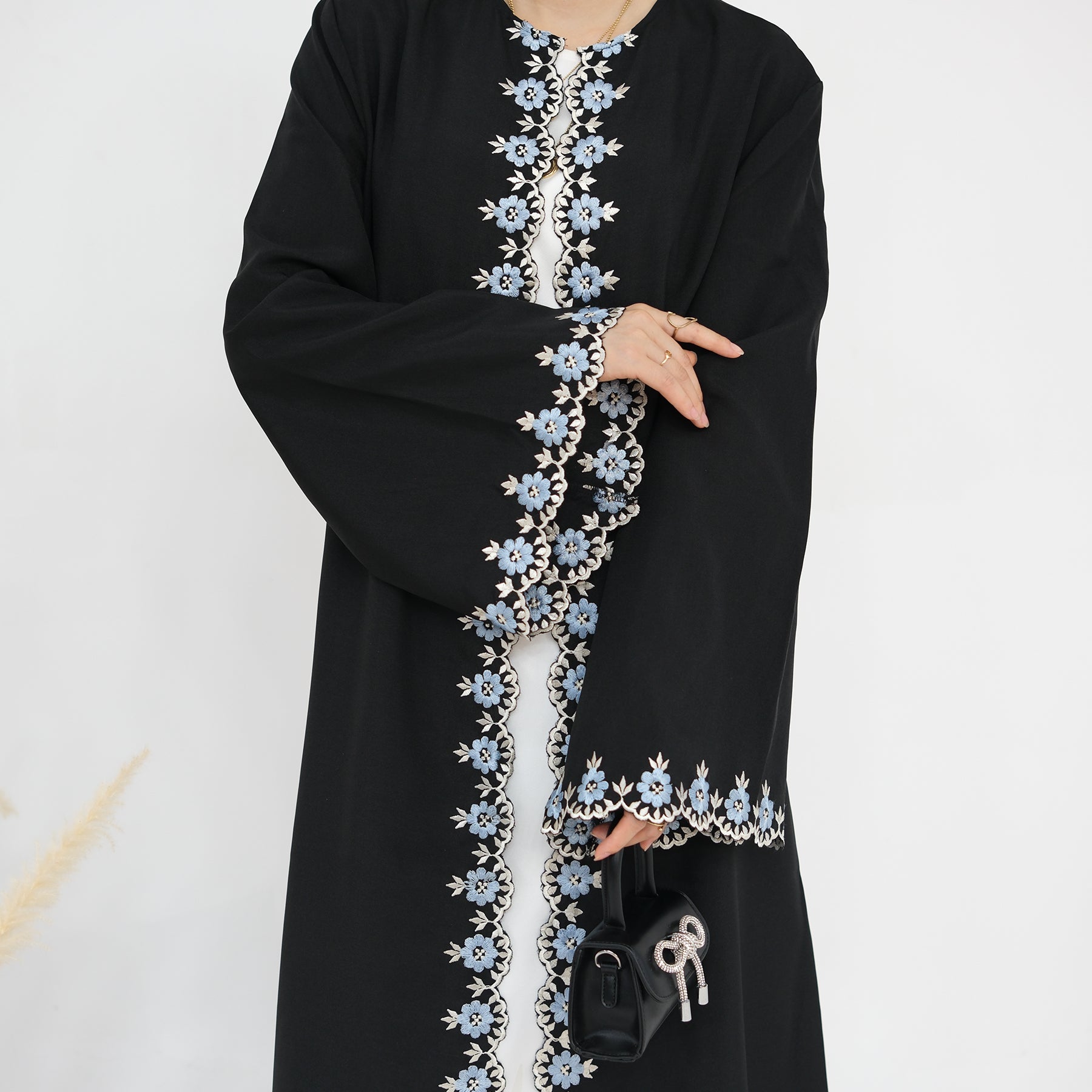 Al Layl Midnight Embroidered Black Abaya (عباية الليل المطرزة باللون الأسود) - Noor & Grace