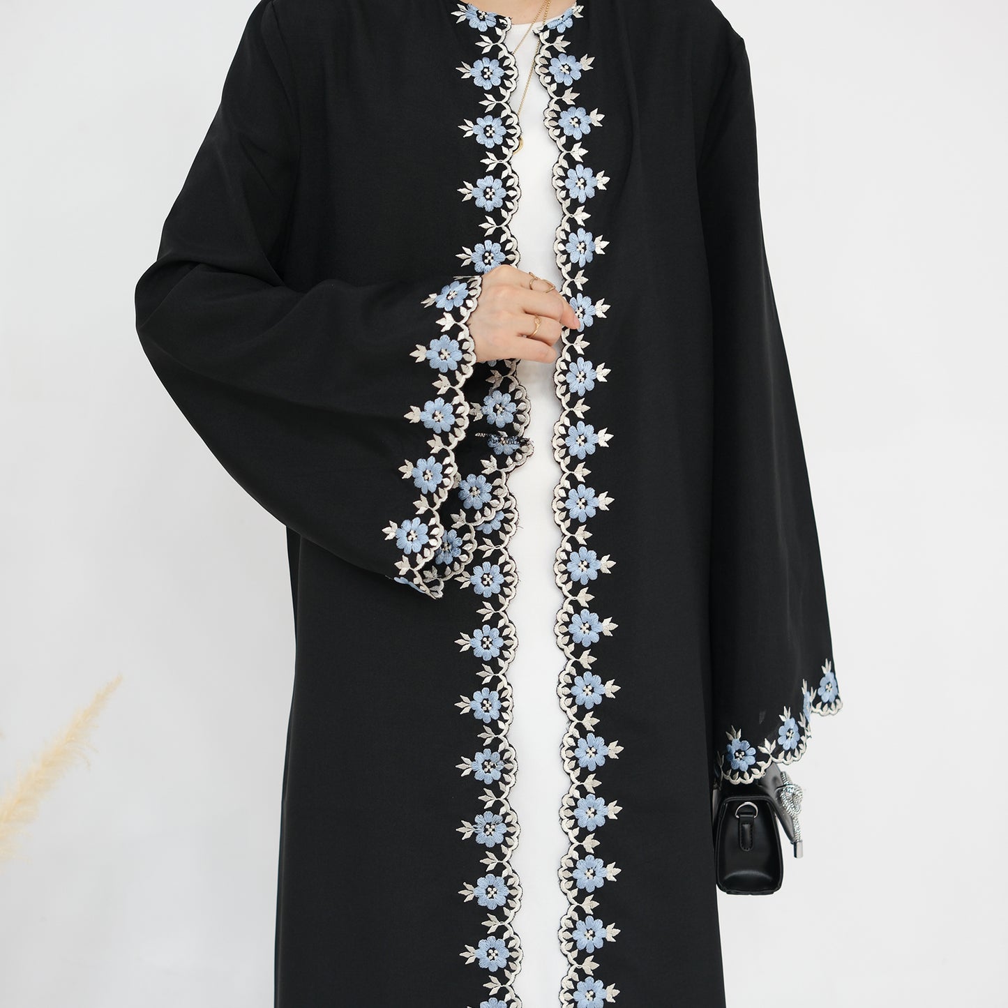 Al Layl Midnight Embroidered Black Abaya (عباية الليل المطرزة باللون الأسود) - Noor & Grace