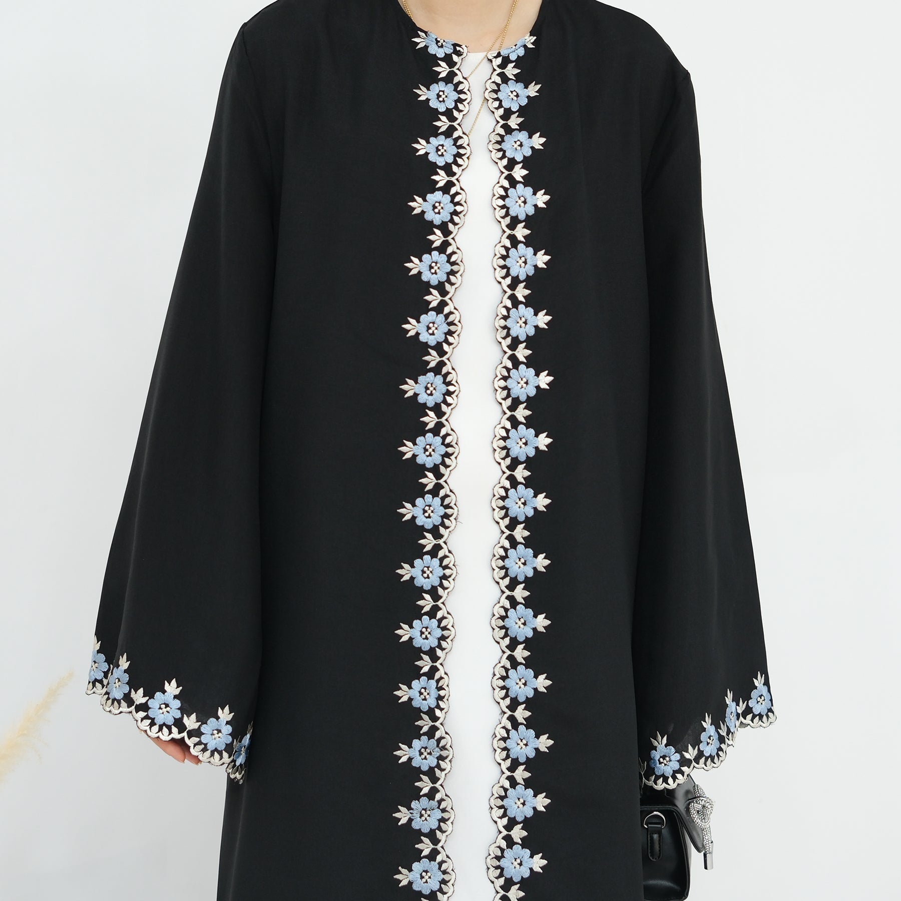 Al Layl Midnight Embroidered Black Abaya (عباية الليل المطرزة باللون الأسود) - Noor & Grace