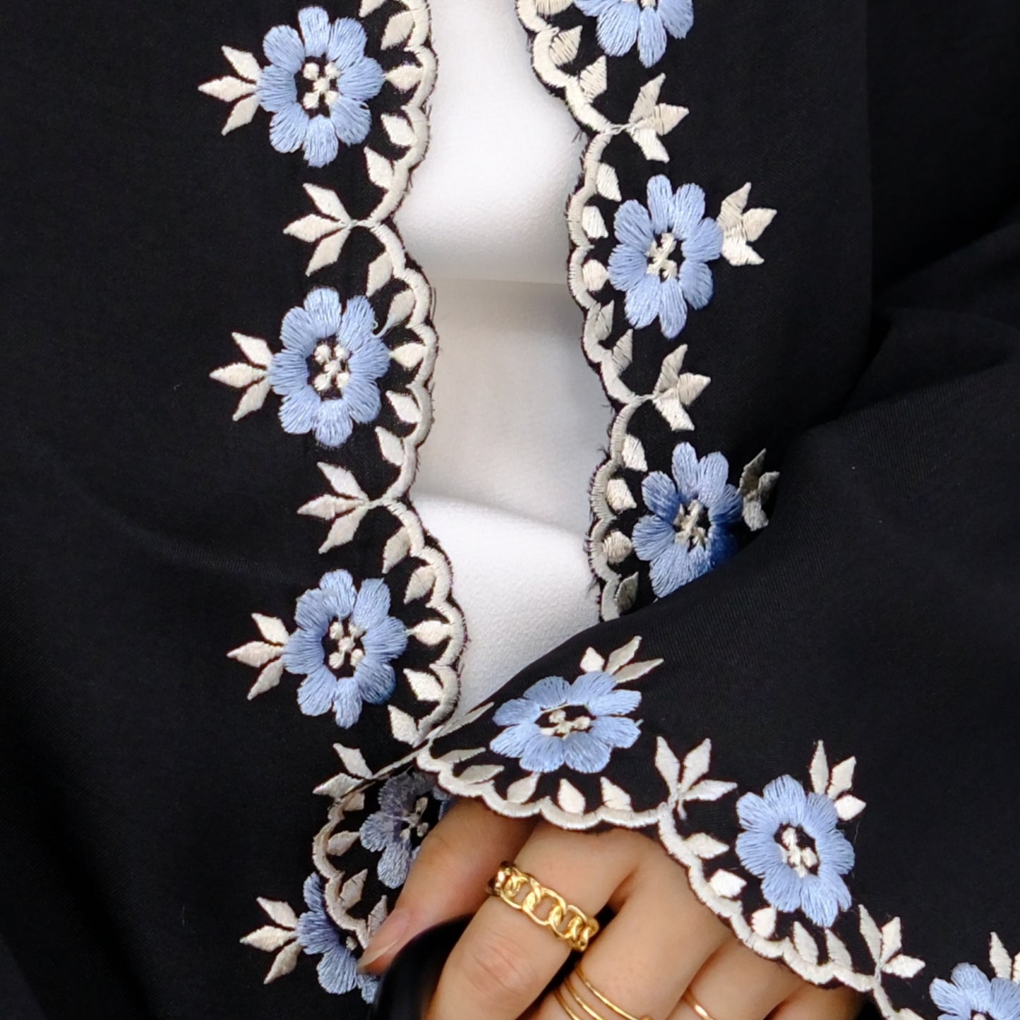 Al Layl Midnight Embroidered Black Abaya (عباية الليل المطرزة باللون الأسود) - Noor & Grace