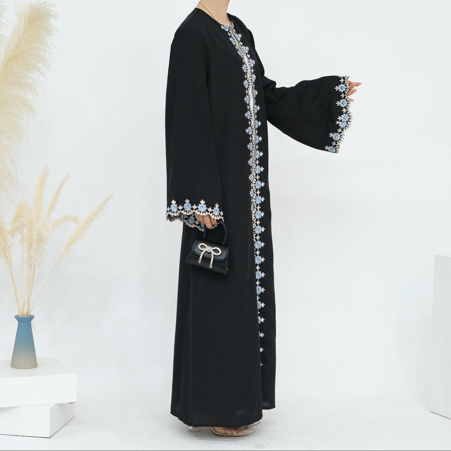 Al Layl Midnight Embroidered Black Abaya (عباية الليل المطرزة باللون الأسود) - Noor & Grace