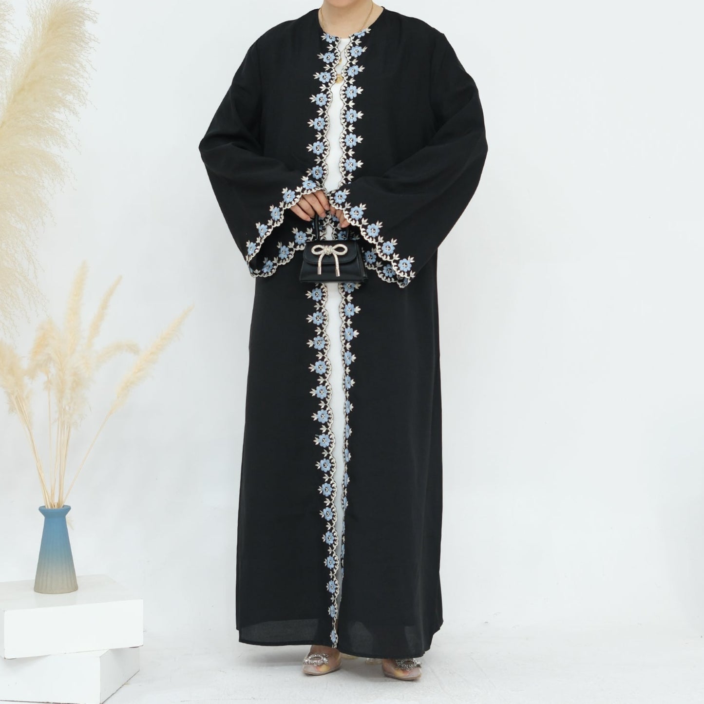 Al Layl Midnight Embroidered Black Abaya (عباية الليل المطرزة باللون الأسود) - Noor & Grace
