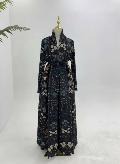 Al Noor Pleated Abaya Black – 2025 Dubai Edition (عباءة النور بليت بأكمام باتوينغ – إصدار دبي 2025) - Noor & Grace