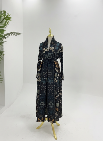 Al Noor Pleated Abaya Black – 2025 Dubai Edition (عباءة النور بليت بأكمام باتوينغ – إصدار دبي 2025) - Noor & Grace