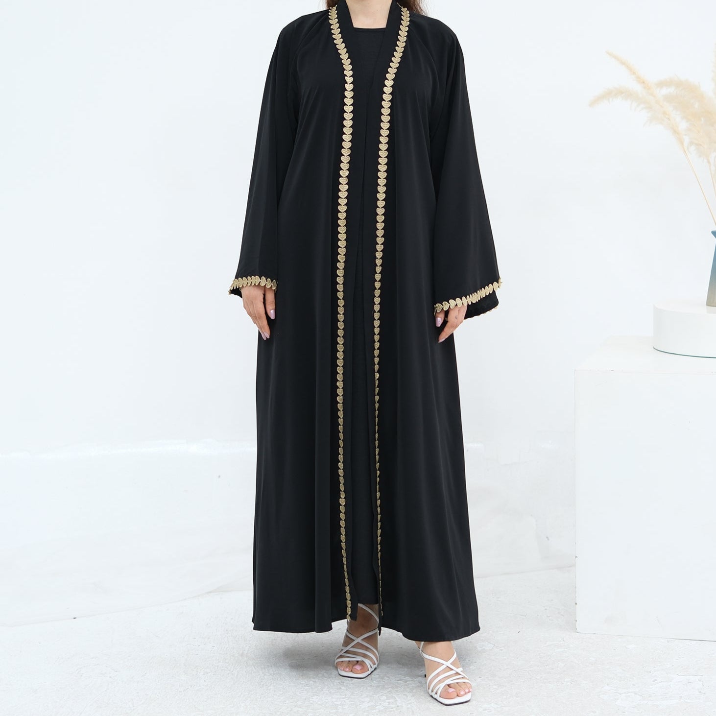 Al Zahra Gold Appliqué Nida Kimono Abaya (عباءة الزهراء بالذهبي المزخرف من نيدا) - Noor & Grace