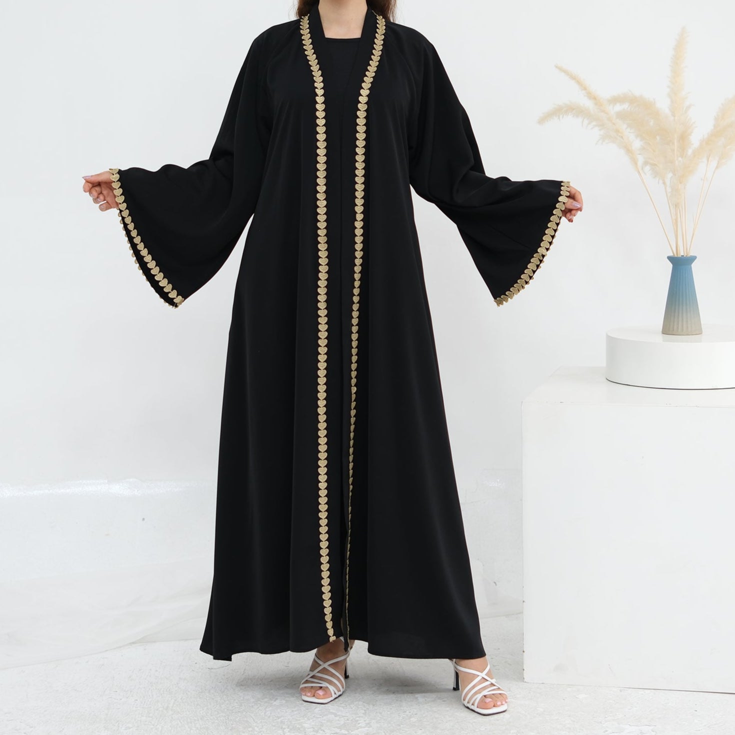 Al Zahra Gold Appliqué Nida Kimono Abaya (عباءة الزهراء بالذهبي المزخرف من نيدا) - Noor & Grace