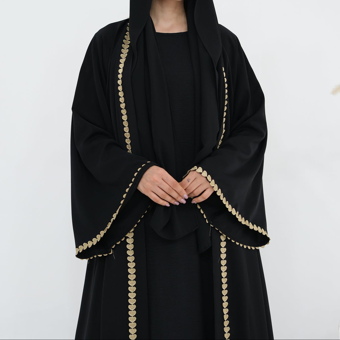 Al Zahra Gold Appliqué Nida Kimono Abaya (عباءة الزهراء بالذهبي المزخرف من نيدا) - Noor & Grace