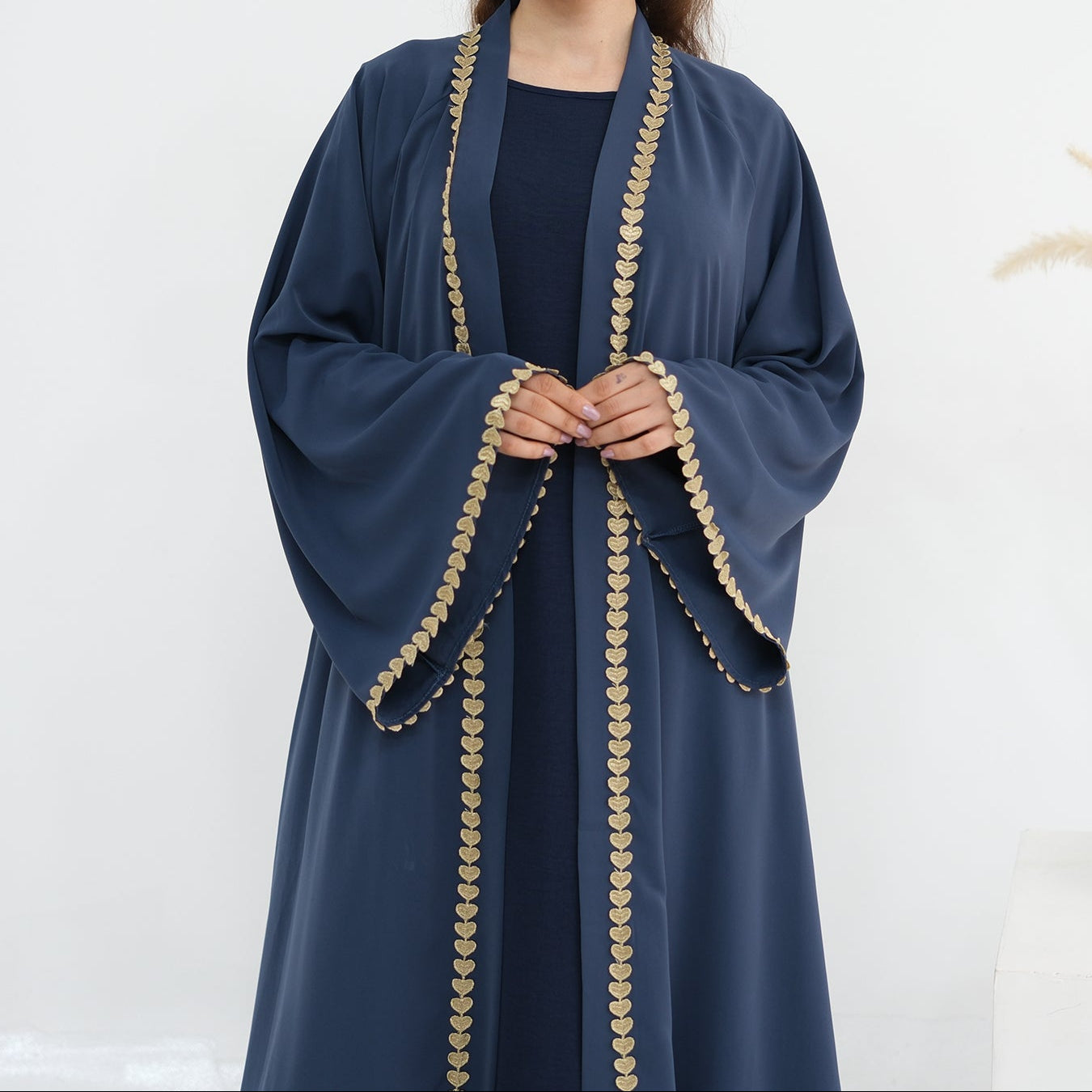 Al Zahra Gold Appliqué Nida Kimono Abaya (عباءة الزهراء بالذهبي المزخرف من نيدا) - Noor & Grace