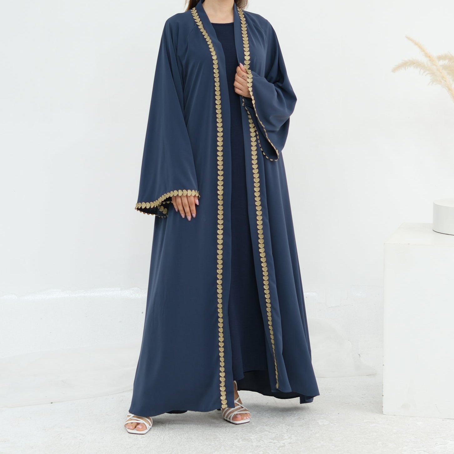 Al Zahra Gold Appliqué Nida Kimono Abaya (عباءة الزهراء بالذهبي المزخرف من نيدا) - Noor & Grace