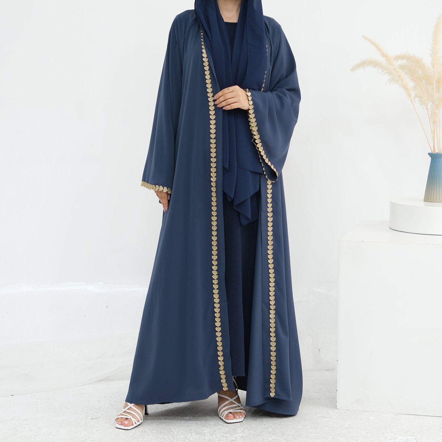 Al Zahra Gold Appliqué Nida Kimono Abaya (عباءة الزهراء بالذهبي المزخرف من نيدا) - Noor & Grace