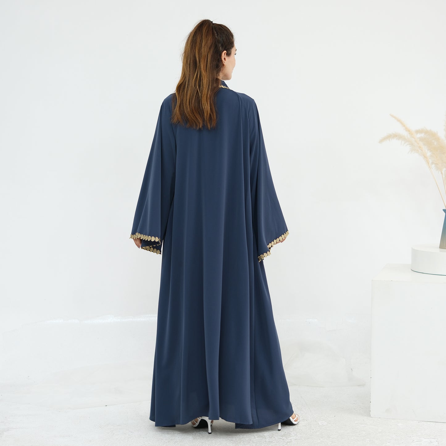 Al Zahra Gold Appliqué Nida Kimono Abaya (عباءة الزهراء بالذهبي المزخرف من نيدا) - Noor & Grace