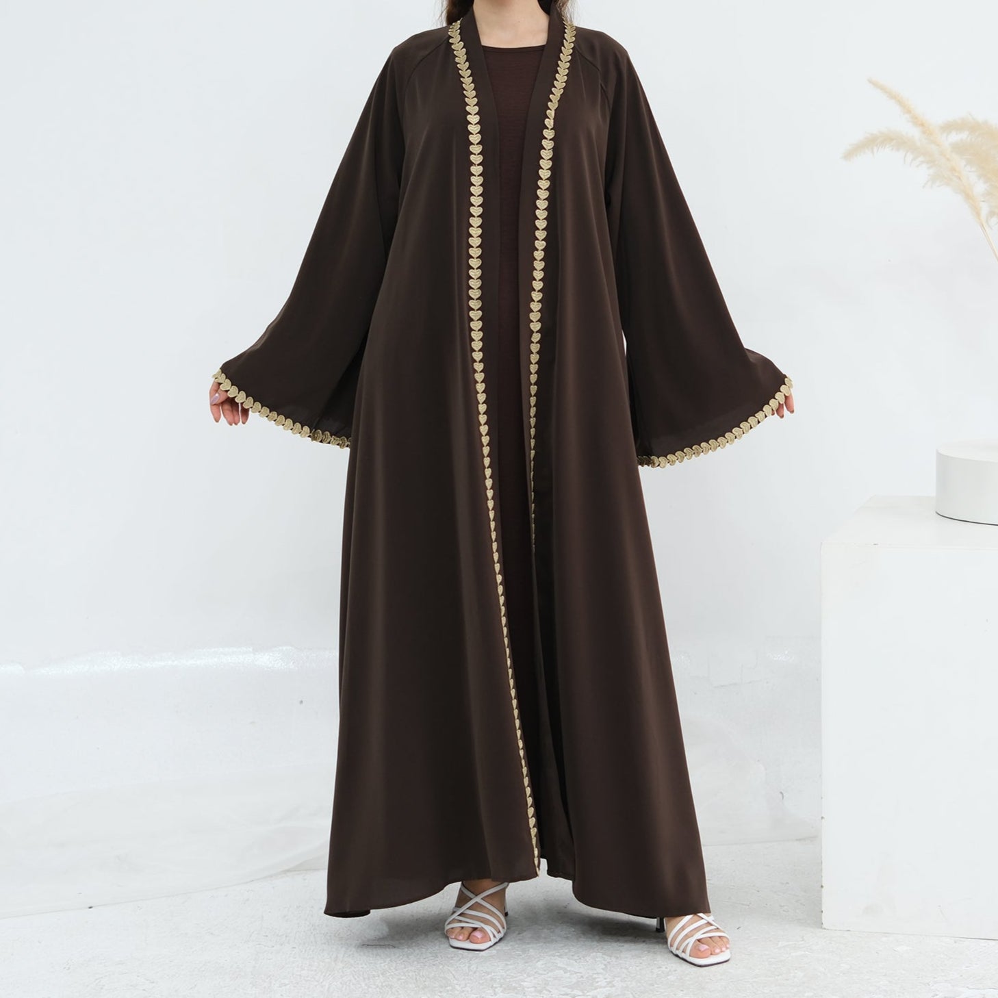 Al Zahra Gold Appliqué Nida Kimono Abaya (عباءة الزهراء بالذهبي المزخرف من نيدا) - Noor & Grace