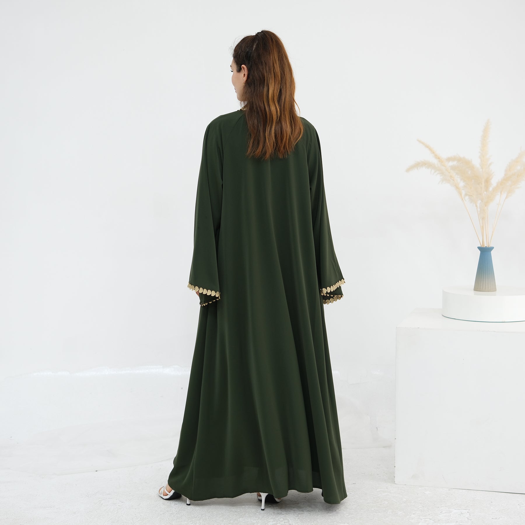 Al Zahra Gold Appliqué Nida Kimono Abaya (عباءة الزهراء بالذهبي المزخرف من نيدا) - Noor & Grace